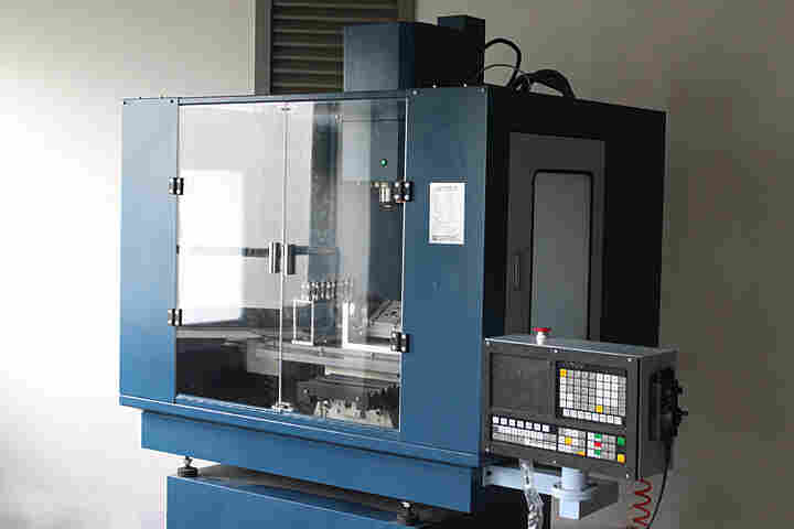 桌面式小型五轴加工中心