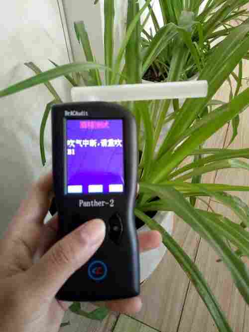 1546481155925707.jpg 黑豹2号警用酒精测试仪交警查酒驾的小助手