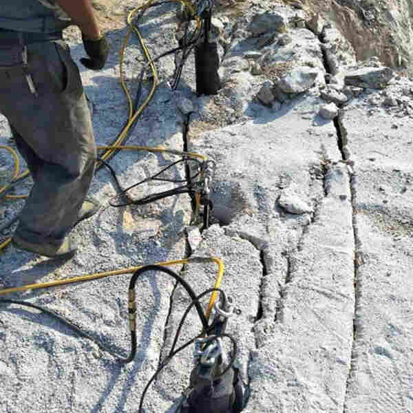 河池环保静态大型开山机施工效果