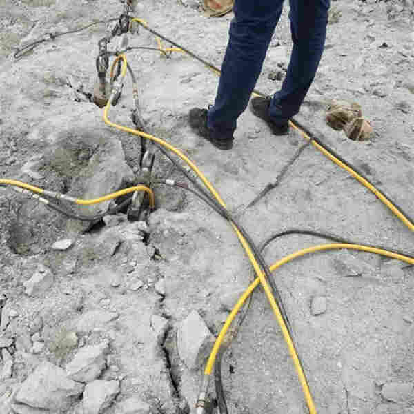 福安岩石劈裂机施工效果