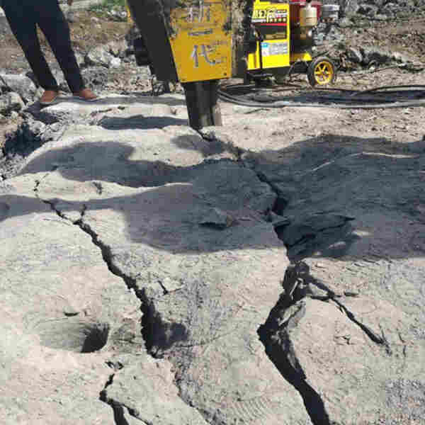 永州锡矿开采液压涨裂机施工效果