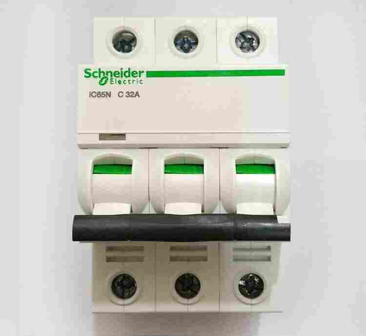 施耐德小型断路器EA9AN-D40A-3P