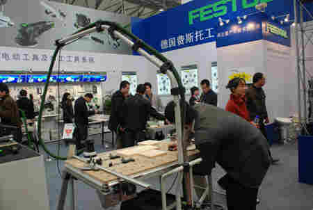 2574025685_2072874578