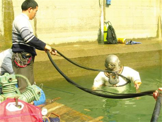红河市闸门水下堵漏-蛙人水下施工队