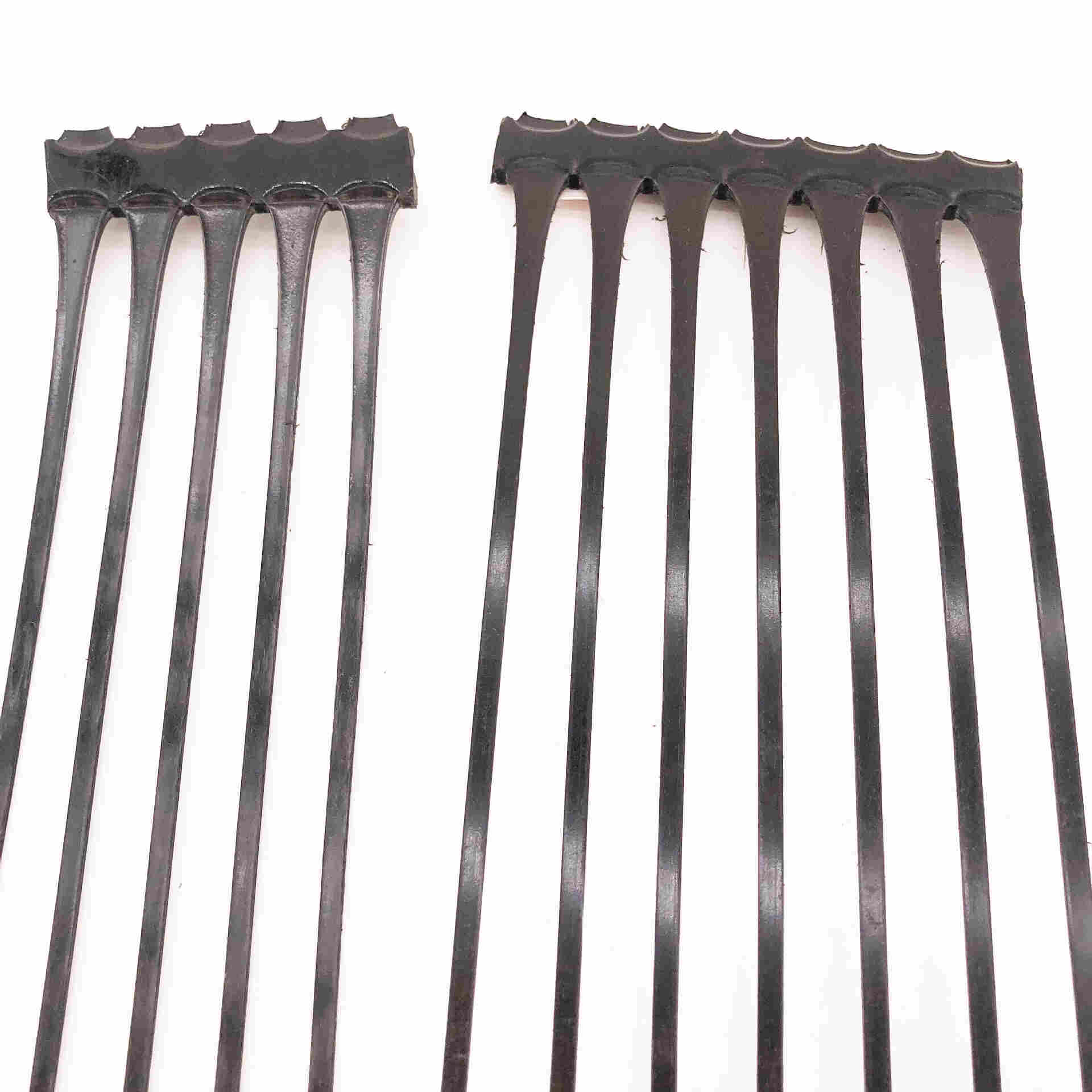 ：内.矿用钢塑土工格栅(到家)()