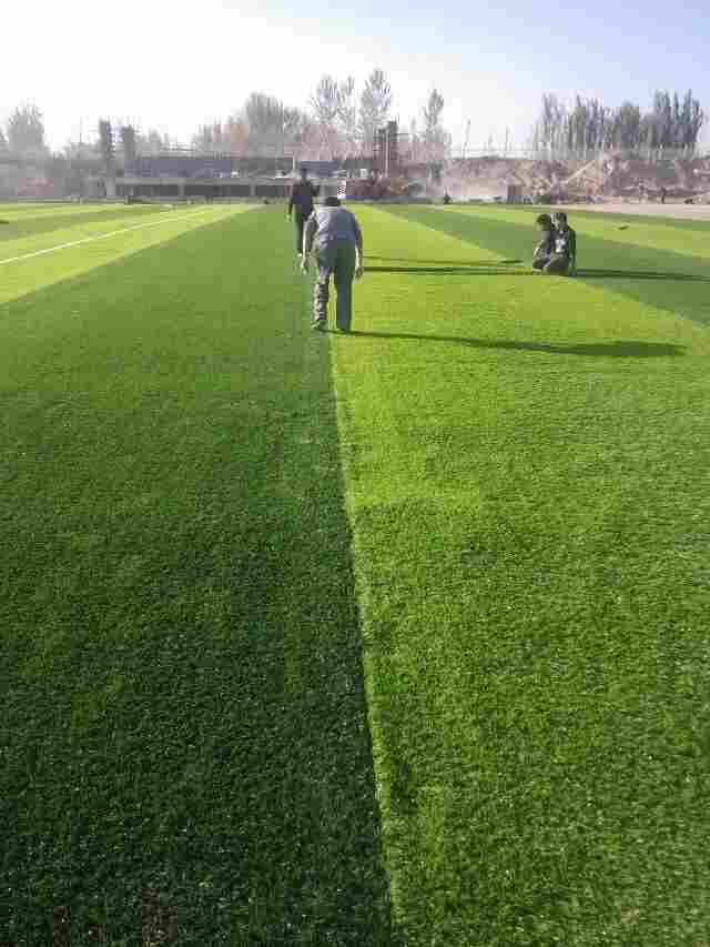 ()人造草坪)厂家/报格/规格齐全