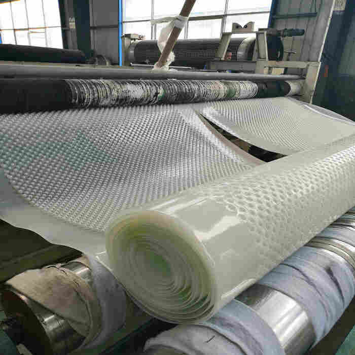 江西隧道EVA防水板生产有限公司 派人施工