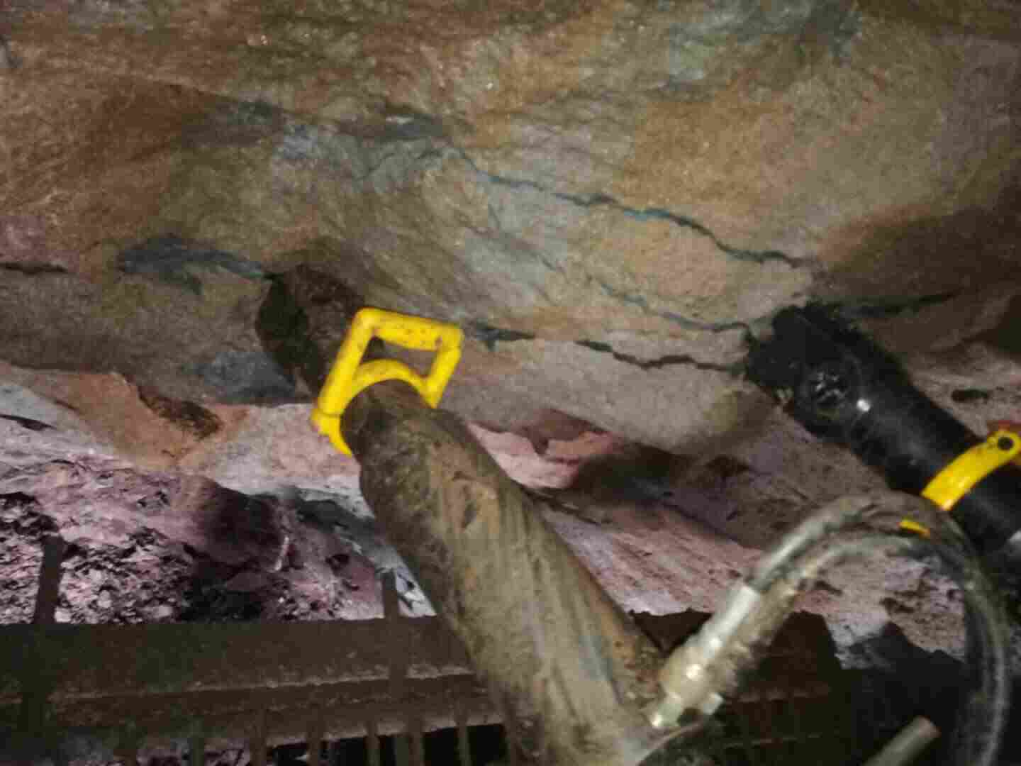 云阳县愚公斧静态爆破劈裂机