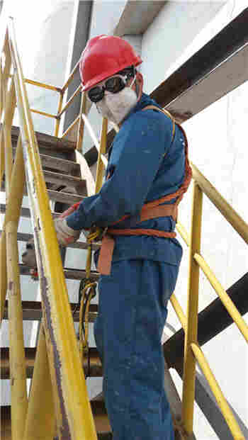 兴化烟囱防腐安装爬梯护网——施工企业 