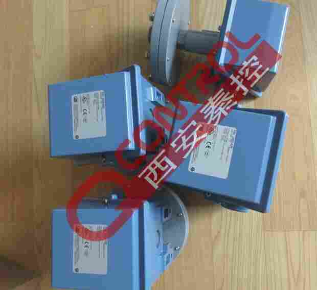 J402-16156 美国UE炉膛压力开关 双点开关量程正负5KPA