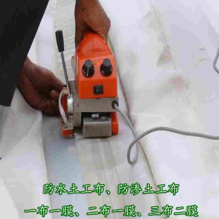 宁夏复合土工膜 700克SN2/pe二布一膜 防水土工布