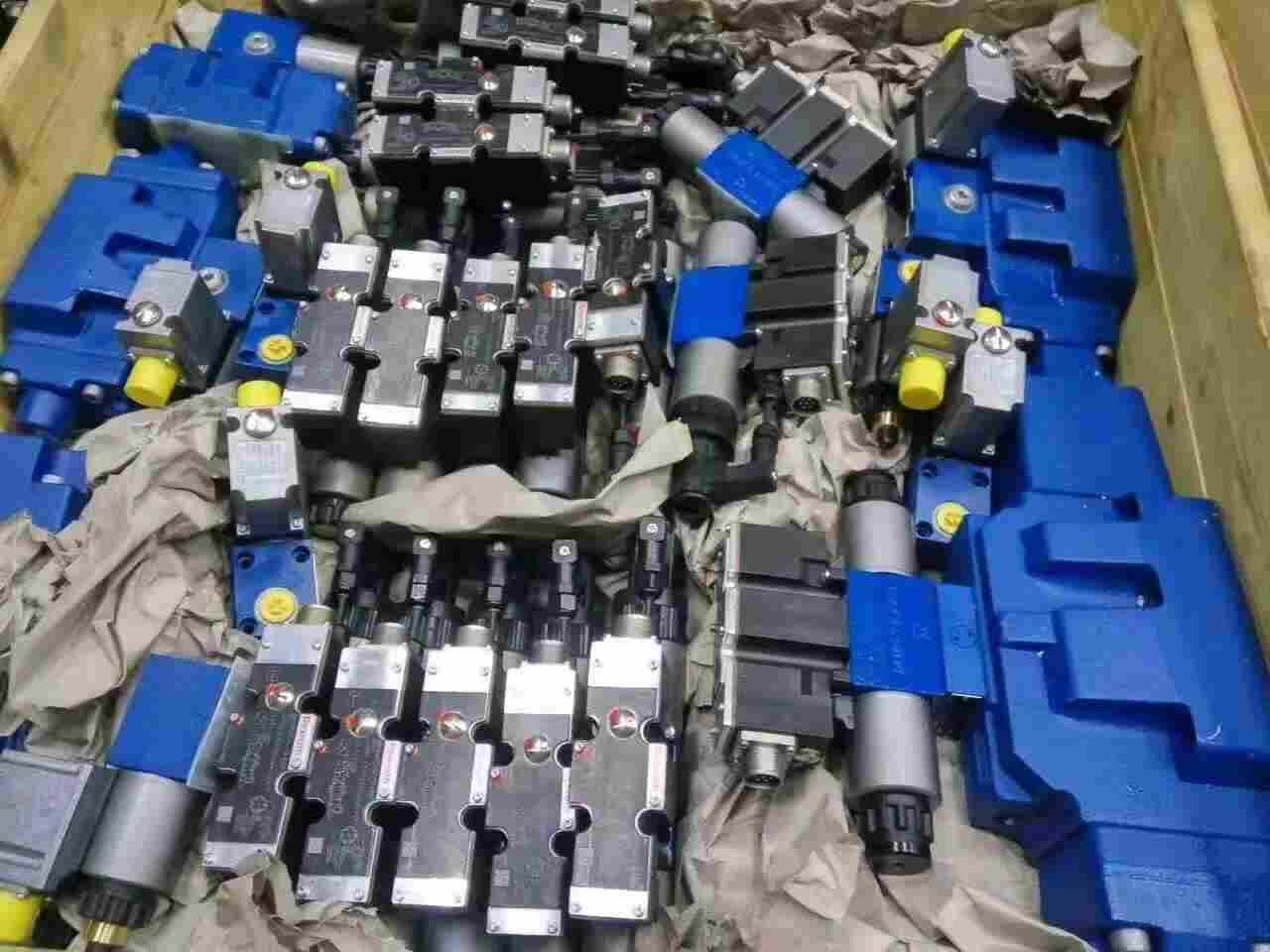 比例方向阀4WRE10WA50-2X/G24K4/VRexroth