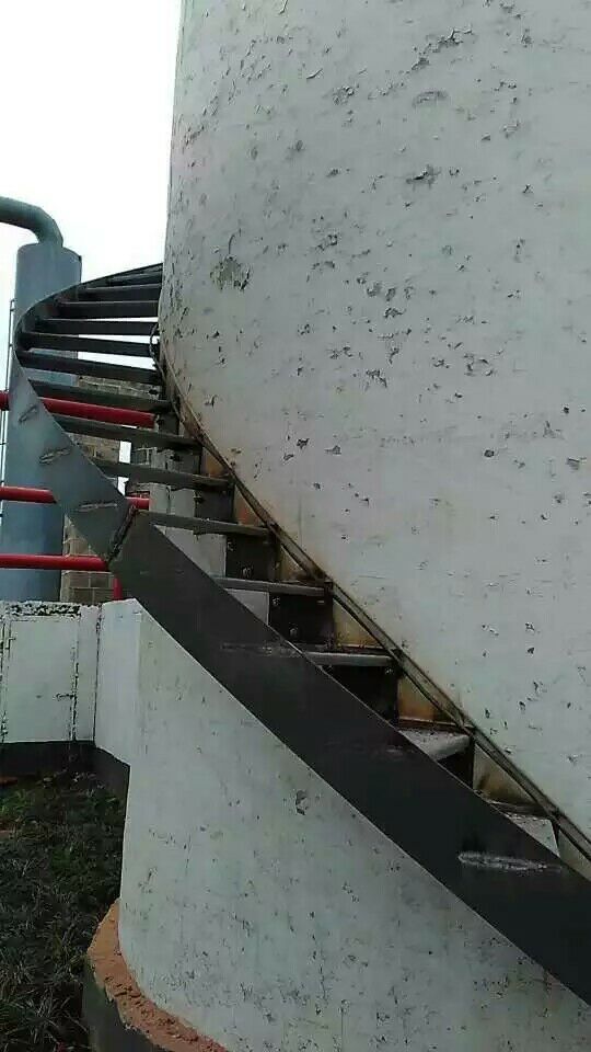 丹东烟囱安装爬梯公司高效率——砼烟筒