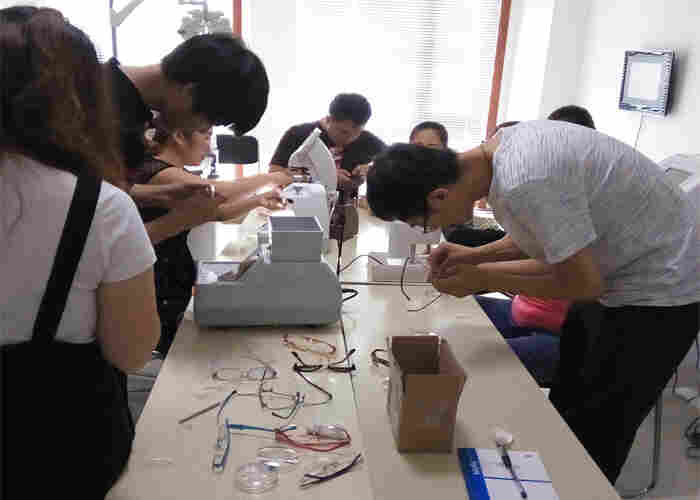 西安海棠技师学眼视光就业前景