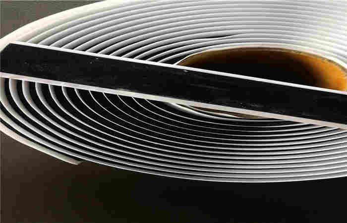 贵州道路裂缝贴缝带—经销商(抗裂贴缝带)