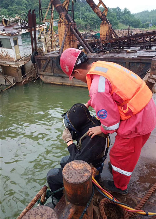 镇江市水下切割公司——潜水员切割施工