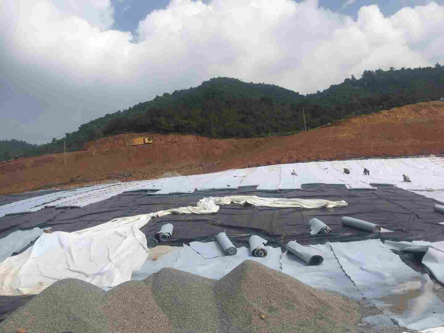 大理弥渡防渗不漏膜—两布一膜大理弥渡防渗不漏膜—水池水库防渗膜大理弥渡