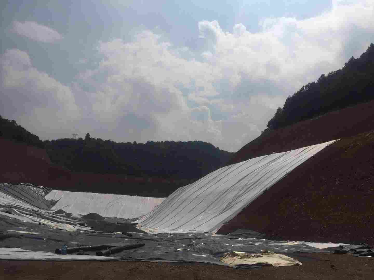 大理弥渡防渗不漏膜—两布一膜大理弥渡防渗不漏膜—水池水库防渗膜大理弥渡