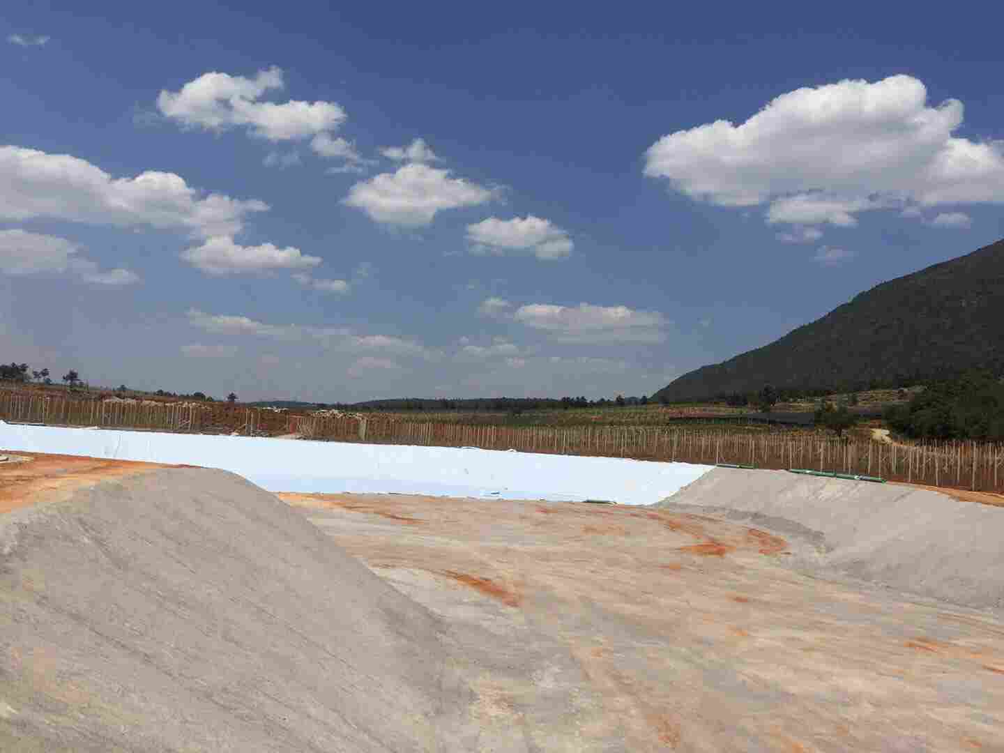 昭通绥江防渗不漏膜—两布一膜昭通绥江防渗不漏膜—水池水库防渗膜昭通绥江