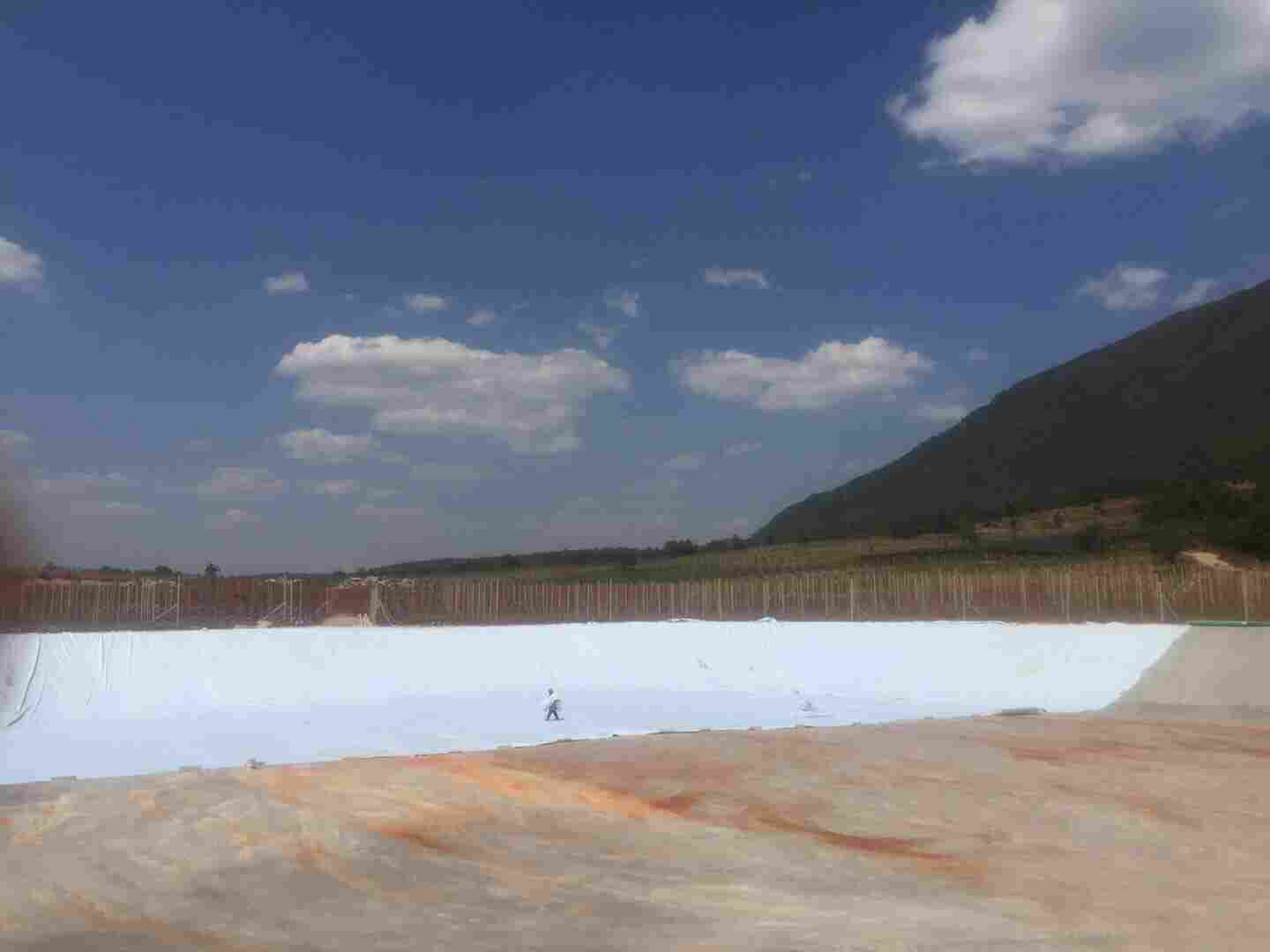 丽江宁蒗防渗不漏膜—一布一膜丽江宁蒗防渗不漏膜—水池水库防渗膜丽江宁蒗