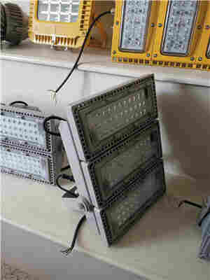 LED防震投光灯LFP9200-L100W