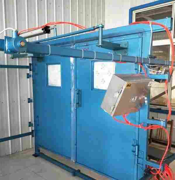 自动行车风门自动过矿车行车风门控制装置自动开闭