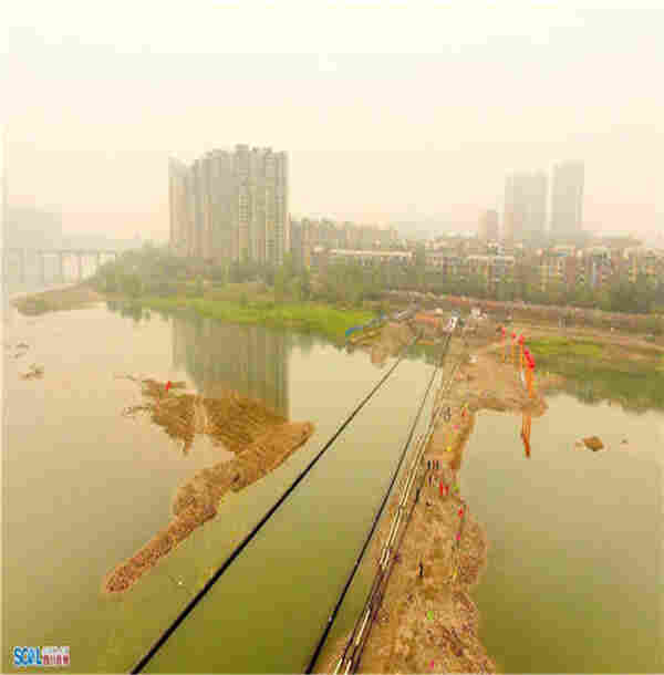 娄底市过江隧道施工公司——水库里沉管