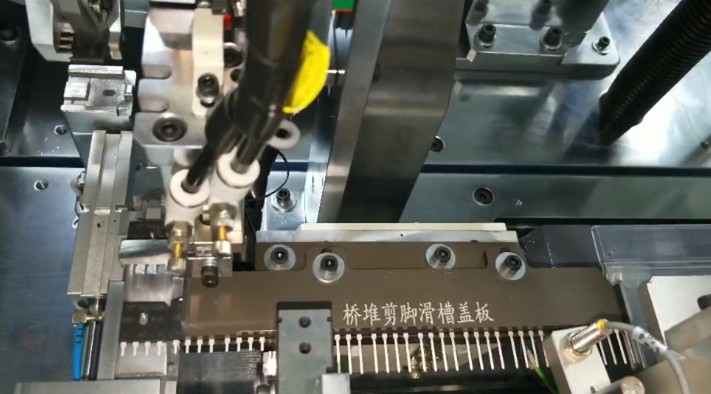 东莞长安电源厂自动锁散热片螺丝机