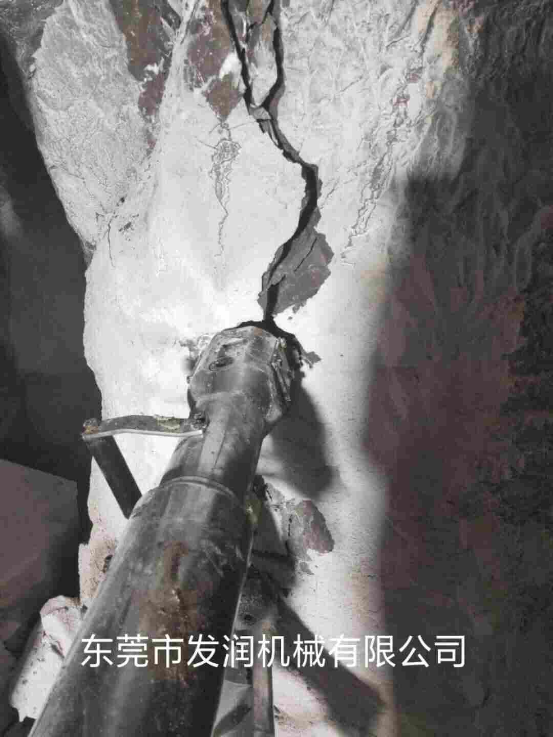 石灰石开采设备岩石分裂棒