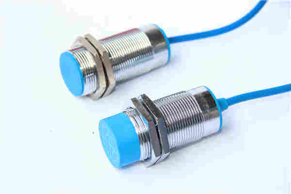 玉钢耐高温200°接近开关ID0099 接近传感器 电感式接近开关