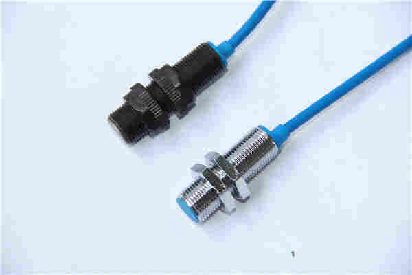 接近开关SJM30A3-15J/KS 90-250VAC STM30A3-15J/KS 磁性开关