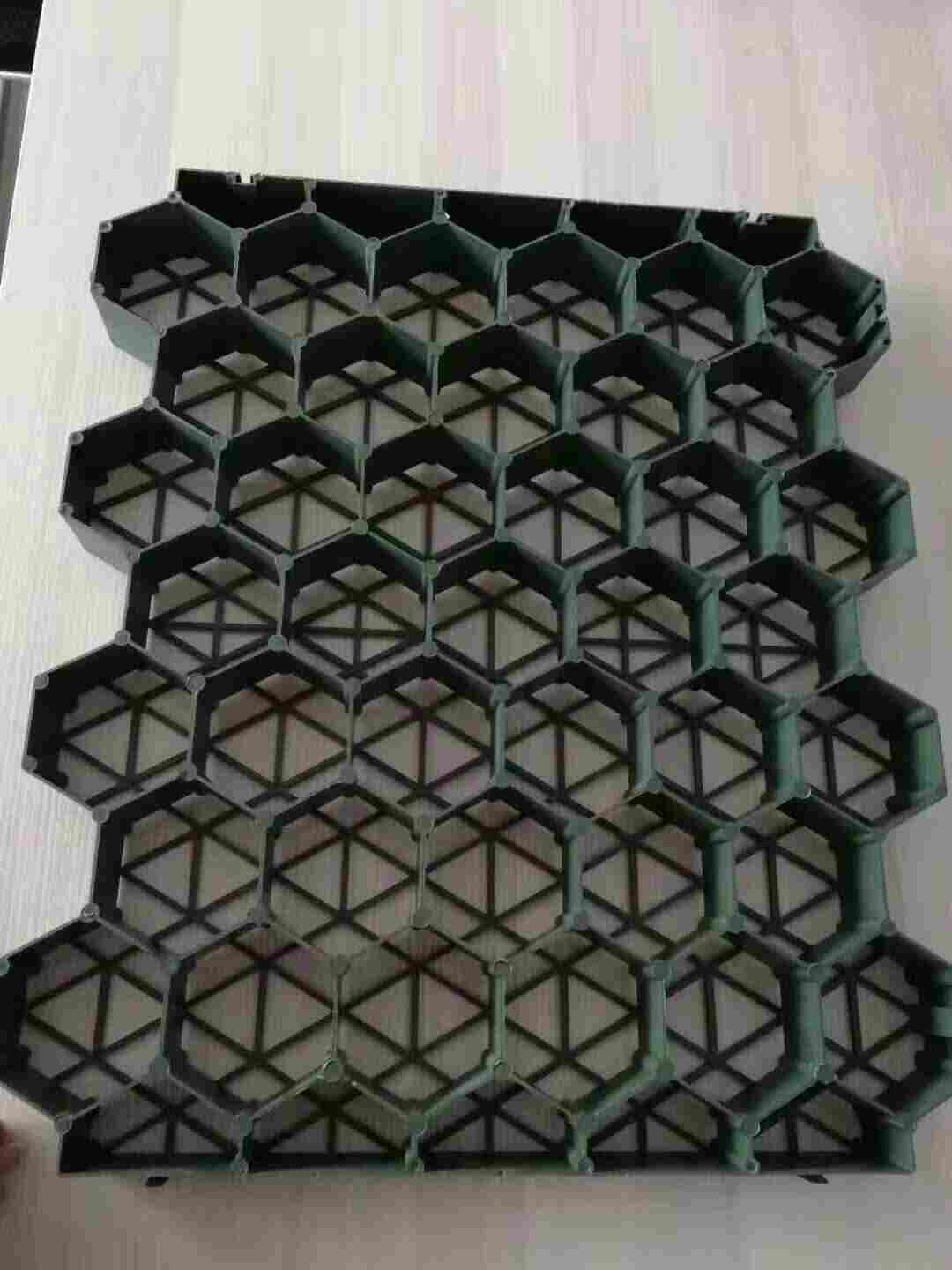 师宗县葵山镇植草格停车场植草格