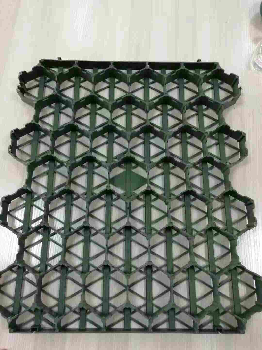 玉龙县石鼓镇植草格停车场植草格