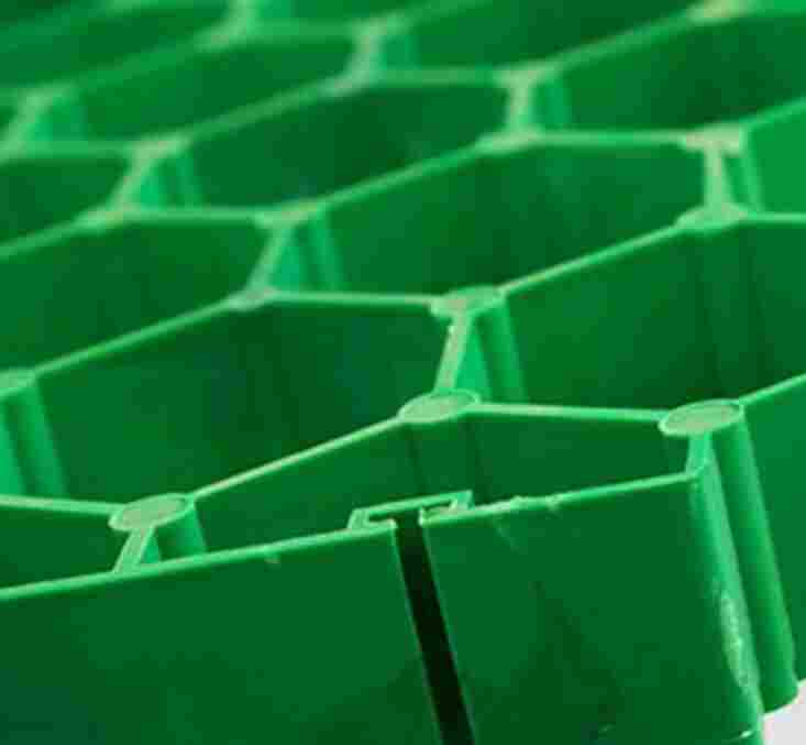 禄劝县屏山镇植草格停车场植草格