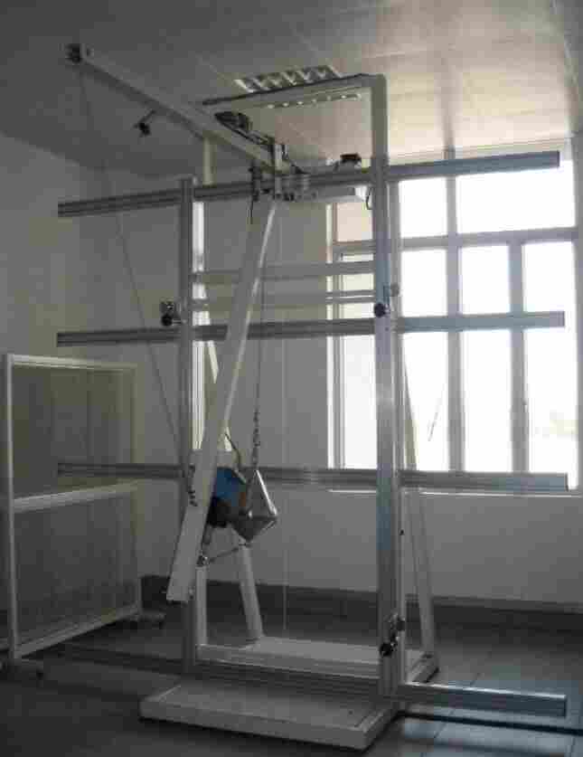 曵引驱动乘客电梯门摆锤冲击试验装置