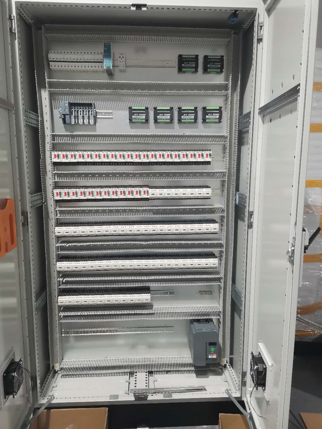 施耐德代理商TM218LDA40DR4PHN成套控制柜生产厂家