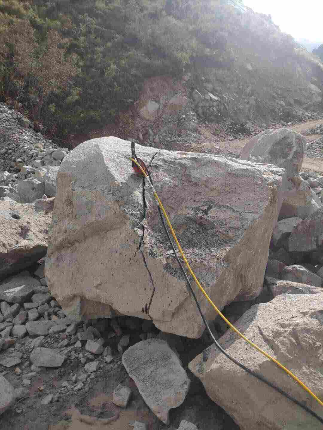 靖西愚公斧液压岩石劈裂机二手供应