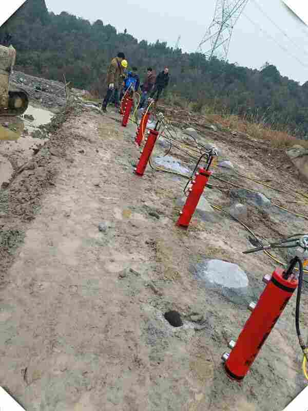 太白建设挖地基遇到硬石头破碎锤打不动怎么办视频教学