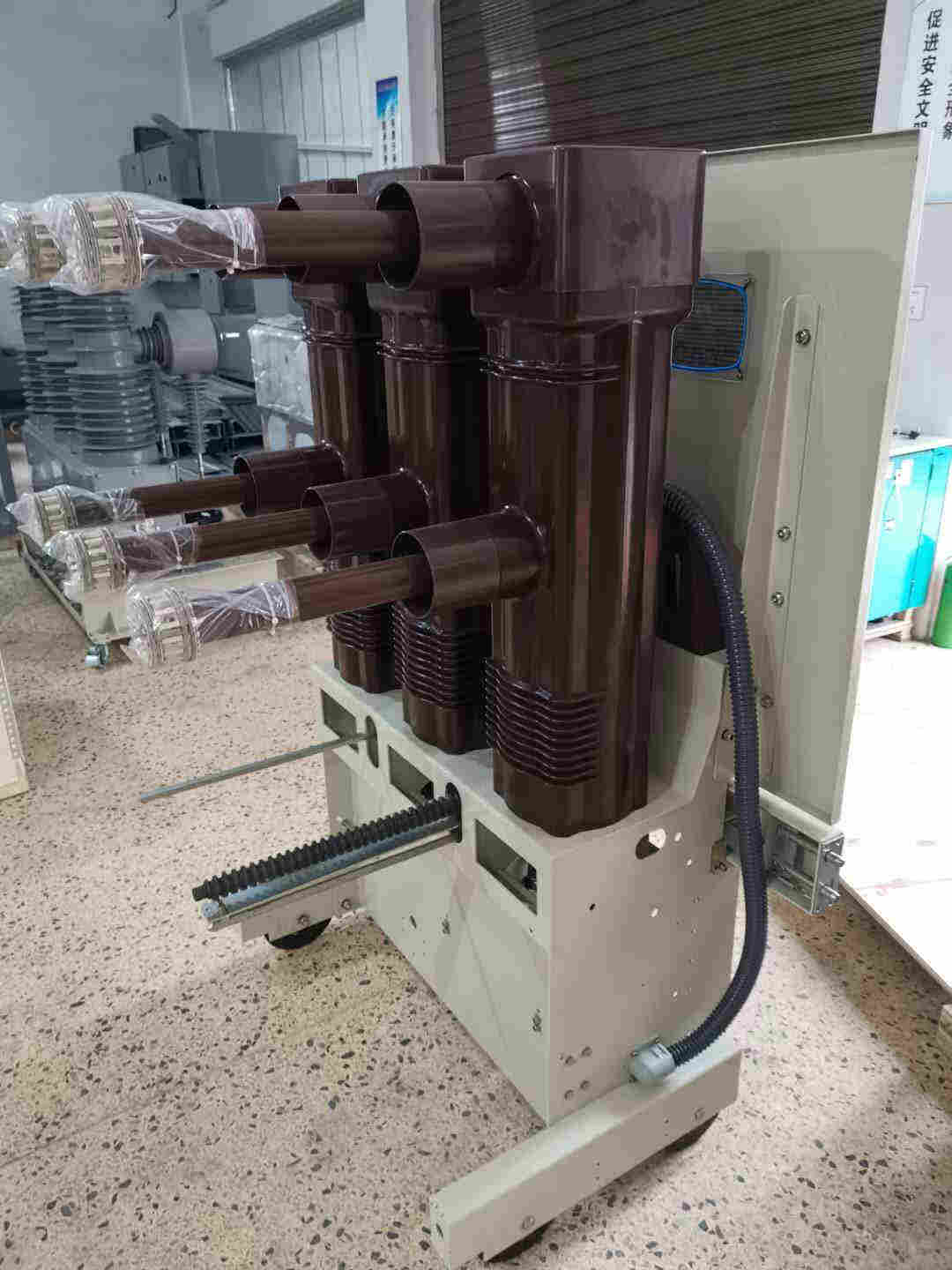 ZN85-40.5非标真空断路器手动操作