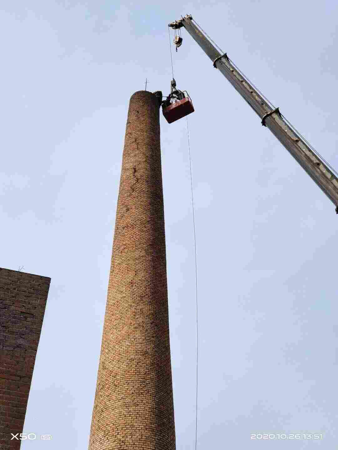 北宁更换烟囱爬梯走台-宏顺建设