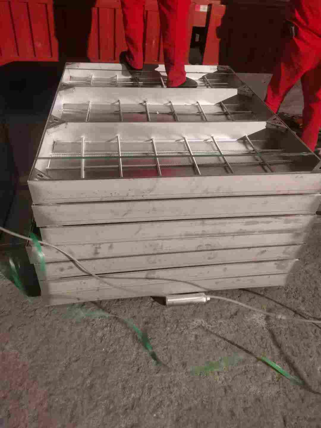 徐州不锈钢装饰井盖-隐形井盖方形井盖