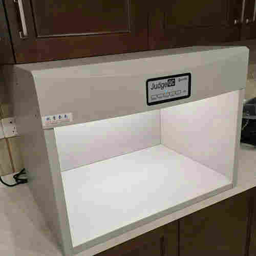 南通纺织色差标准光源箱D65与TL84比较