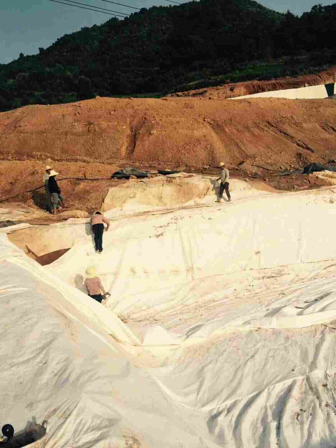 德钦短丝土工布