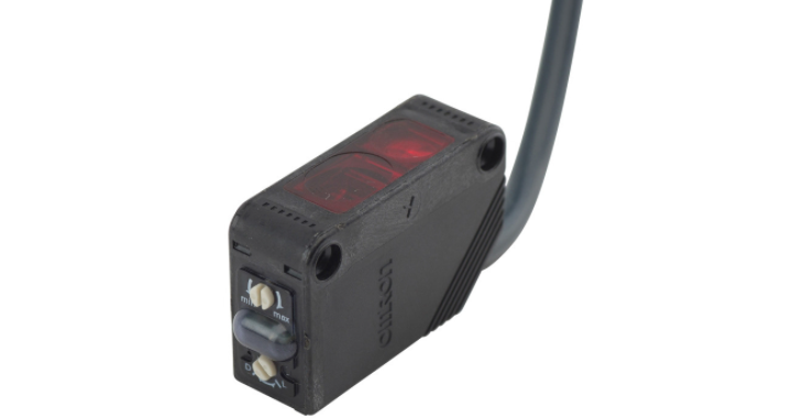 PNP输出光电传感器E3C-LDA8连接方式