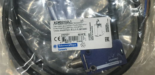 法国施耐德限位开关XCMD2102L1