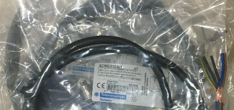 法国施耐德限位开关XCMD2102L1