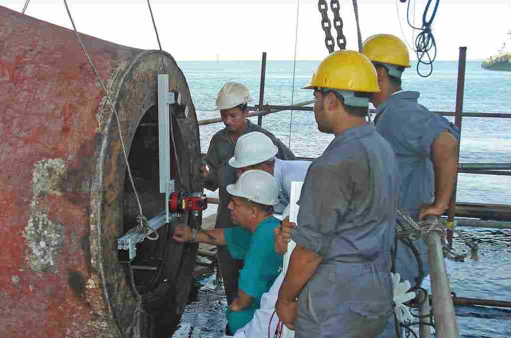 铁路机车柴油机曲轴孔同心度对中心