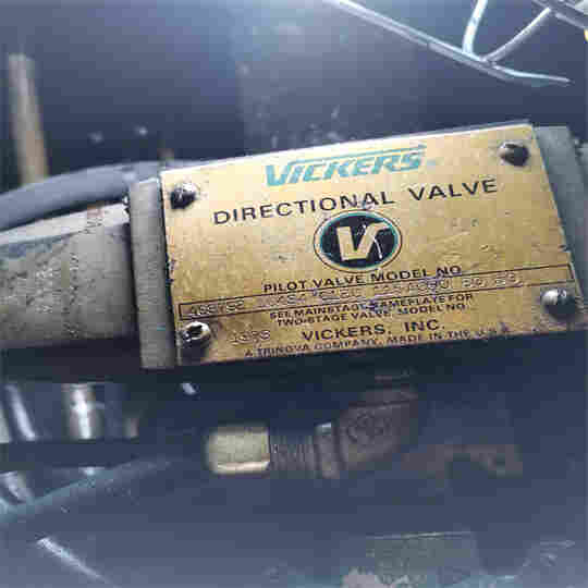 1637292991811884.jpg VICKERS伊顿双联和三联齿轮泵规格20V5A1A22R