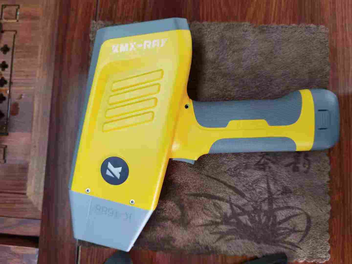 手持式X荧光合金光谱式分析仪