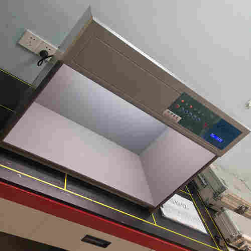 南通纺织色差标准光源箱D65与TL84比较